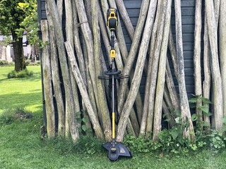 Akku-Rasentrimmer Dewalt